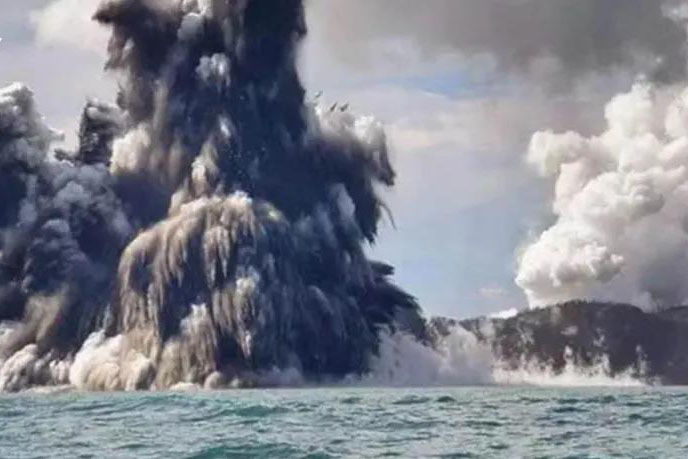 汤加火山大喷发，威力相当于1000颗广岛原子弹，全国通讯“失联”下带给我们什么启发？